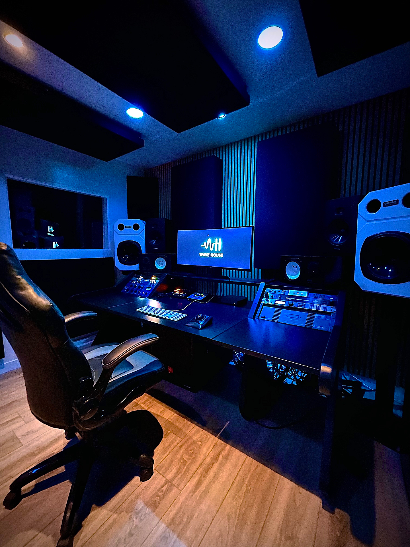 Wave Session Studio Wave House Studio - Professional Recording Studio in Los Angeles