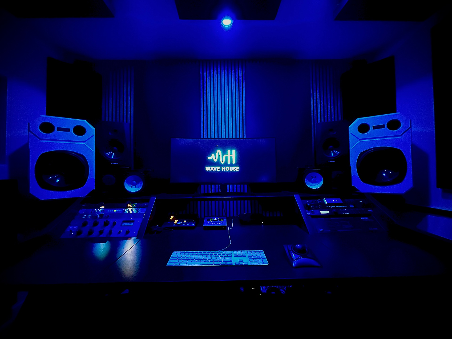 Wave Session Studio Wave House Studio - Professional Recording Studio in Los Angeles
